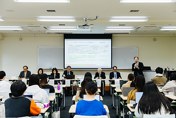 　話題提供の司会は横山先生