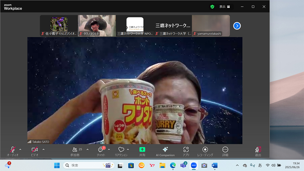 潜水船の外にカップラーメンの容器を付けておくと、こんなに縮む