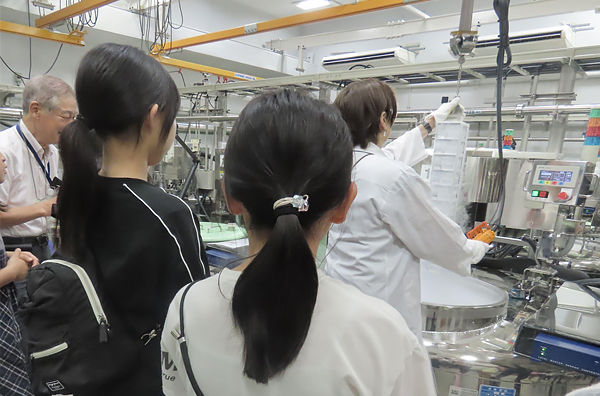 血清保管庫の見学