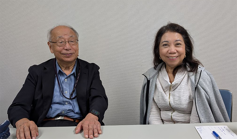 アルデミータさん（右）と逐次通訳の冨田さん（左）